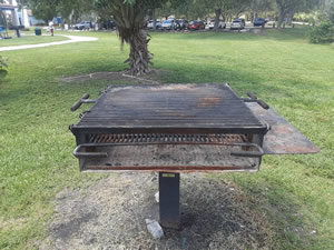 bbq grills available at picnic island park